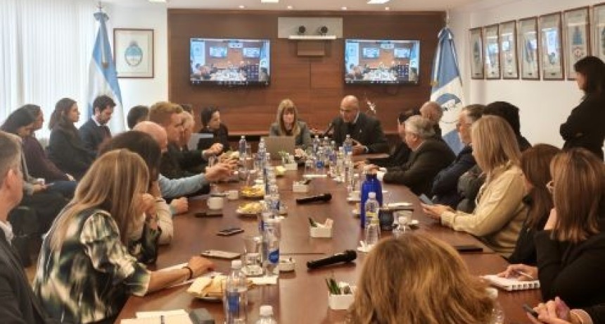Capacitaron en herramientas de Meta para juezas y jueces de Cortes