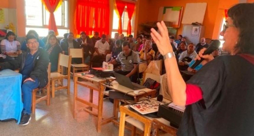 EDUCACI&Oacute;N FORTALECE LA IMPLEMENTACI&Oacute;N DE PROYECTOS EDUCATIVOS BILING&Uuml;ES INTERCULTURALES