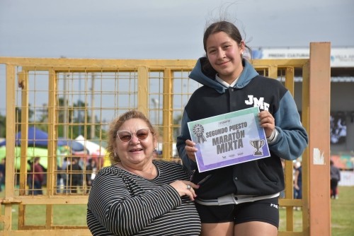 &Eacute;xito total en la Estudiantina 2026: Villa &Aacute;ngela debut&oacute; con una innovadora marat&oacute;n de postas estudiantil