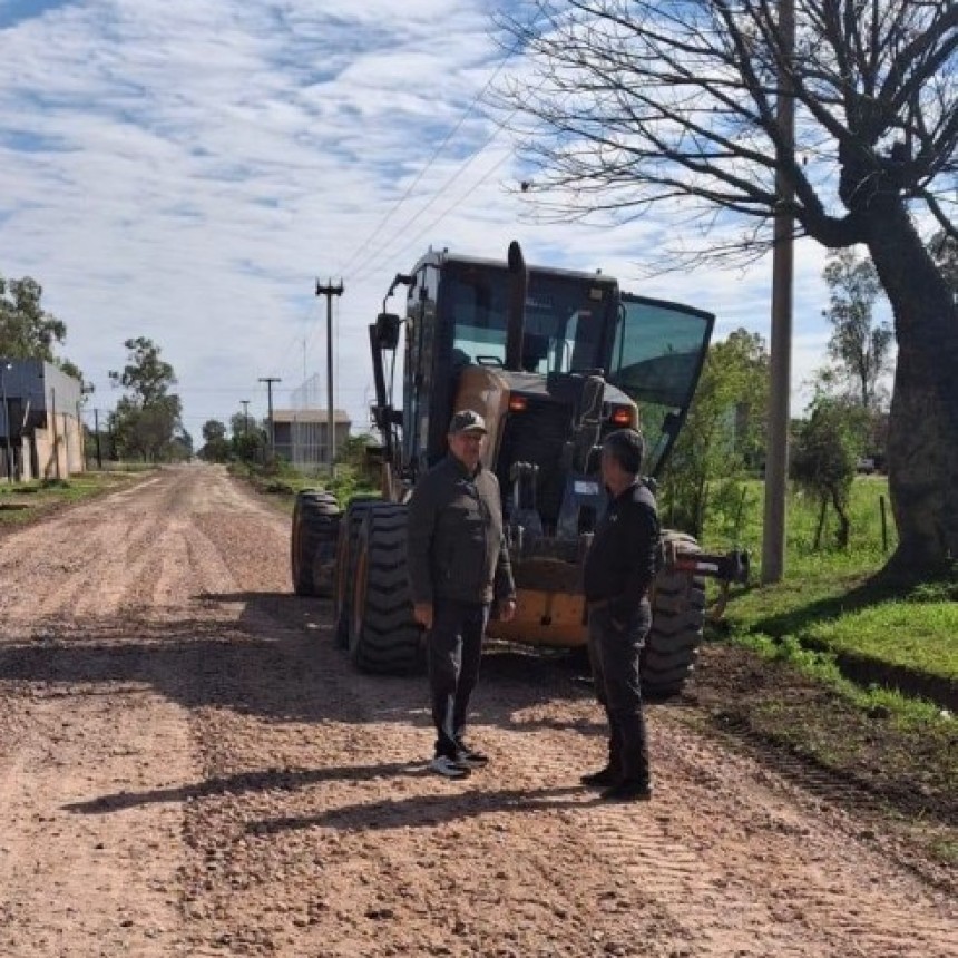 ADALBERTO PAPP VERIFIC&Oacute; LA COLOCACI&Oacute;N DE RIPIO EN LA CALLE JOAQU&Iacute;N V. GONZ&Aacute;LEZ 